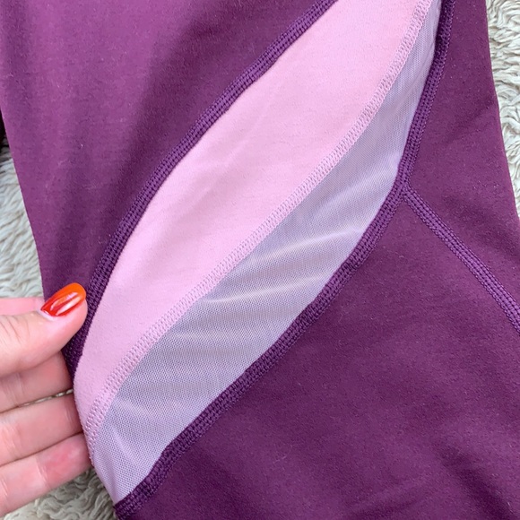 Fabletics Define High-waisted Capri Burgundy/ Vintage - Picture 7 of 11